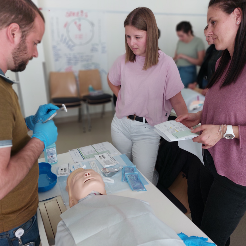 Junge Menschen in der Pflegeausbildung