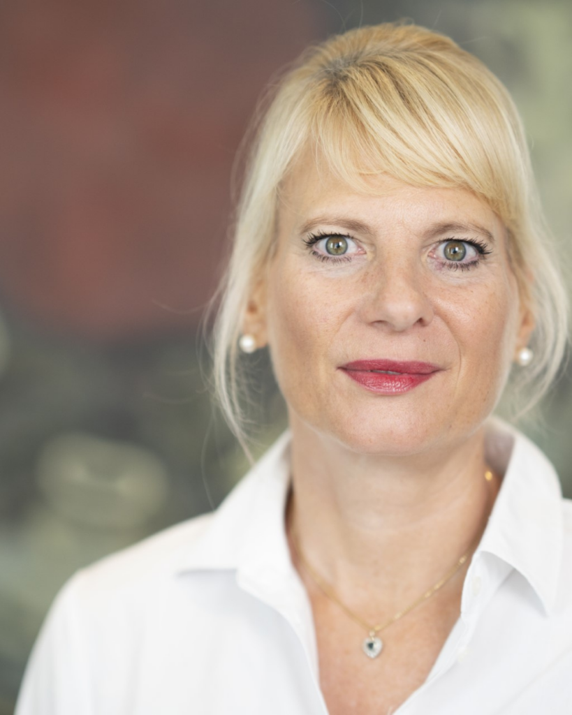 Portraitbild von Psychologin Prof. Dr. Sabine Viktoria Schneider