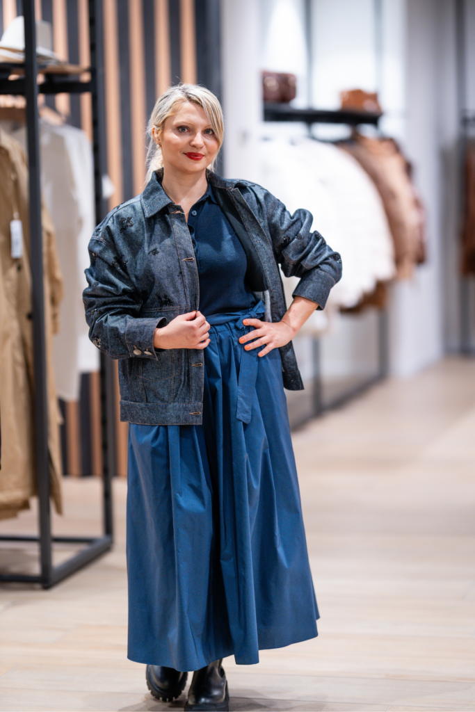 Intrend Fall/Winter 25: Denim mit Glitzer-Applikation