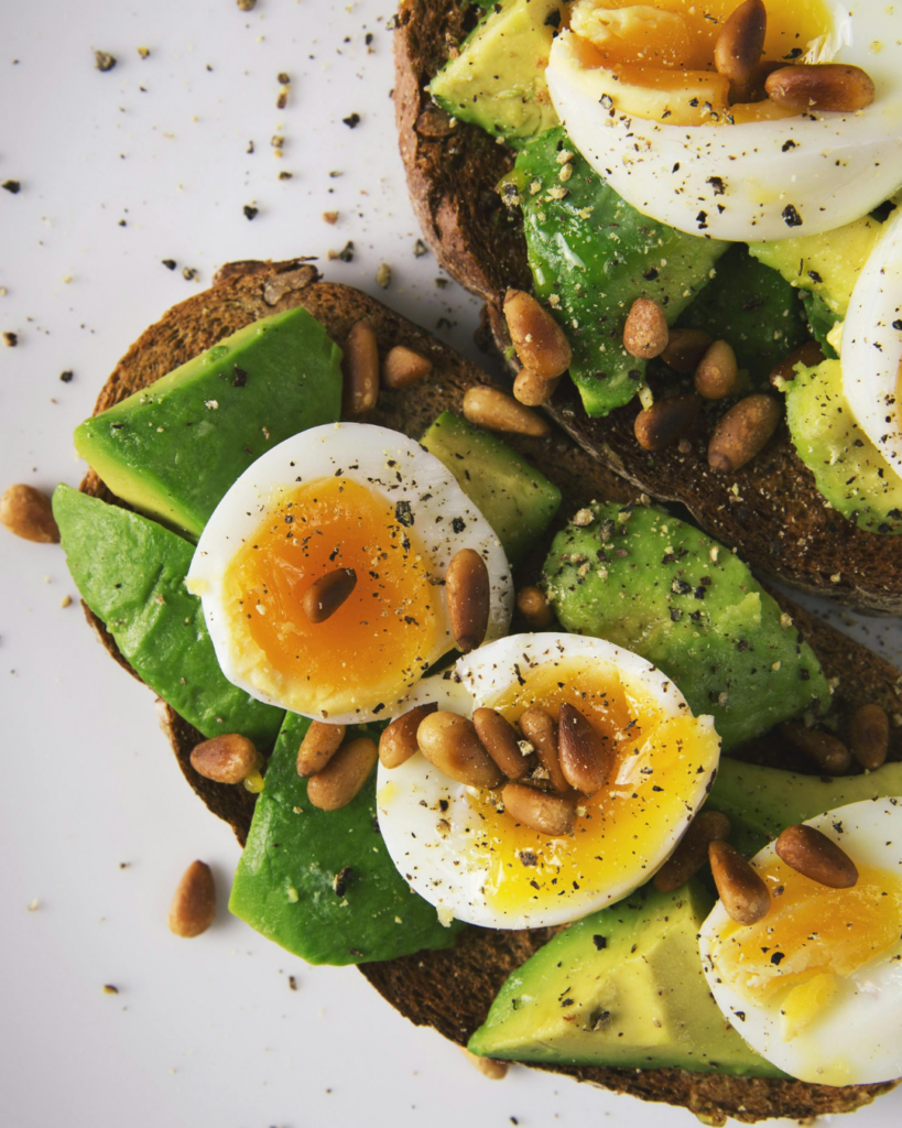 Avocadebrote mit Ei