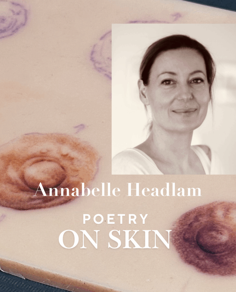 Portraitbild in Schwarz/Weiß von Annabelle Headlam, Tätowiererin in Salzburg