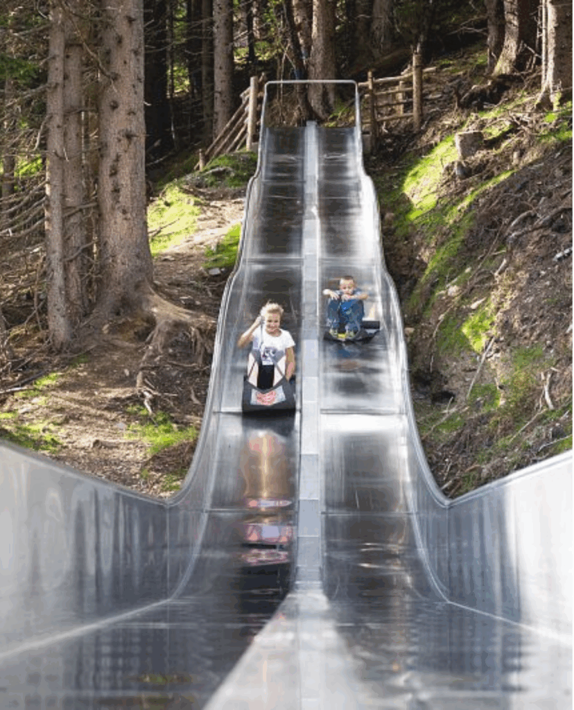 Eine aufregende Rutschpartie erwartet Besucher in der Wildkogel-Arena Neukirchen & Bramberg.