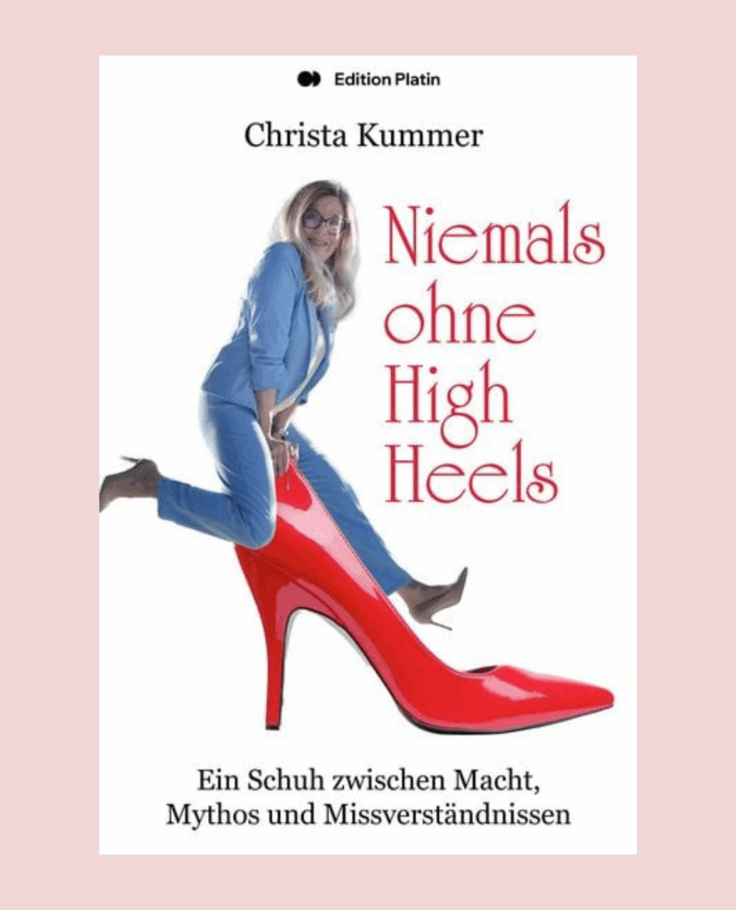 Buchcover von "Niemals ohne High Heels" - mit Christa Kummer und einem großen roten Stöckelschuh