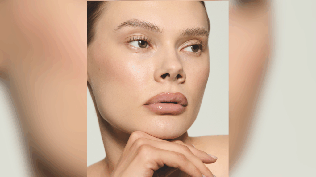 Geschminktes Gesicht CAIA Cosmetics