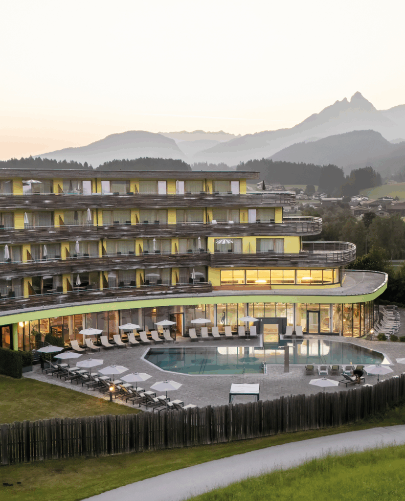 Das Sieben Hotel - Panoramabild vom gesamten Hotelkomplex