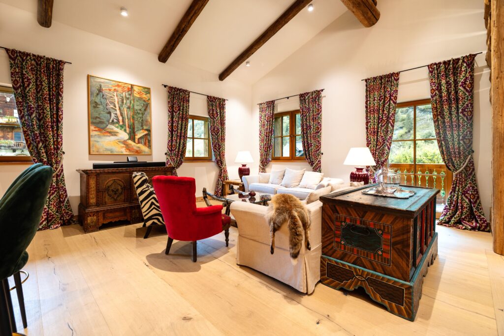 Ein Wohnraumdesign der Tischlerei Huber - mit vielen Holzelementen.