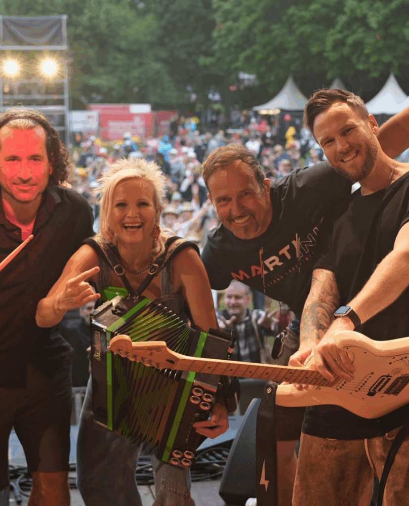 Die Meissnitzerband lachen in die Kamera